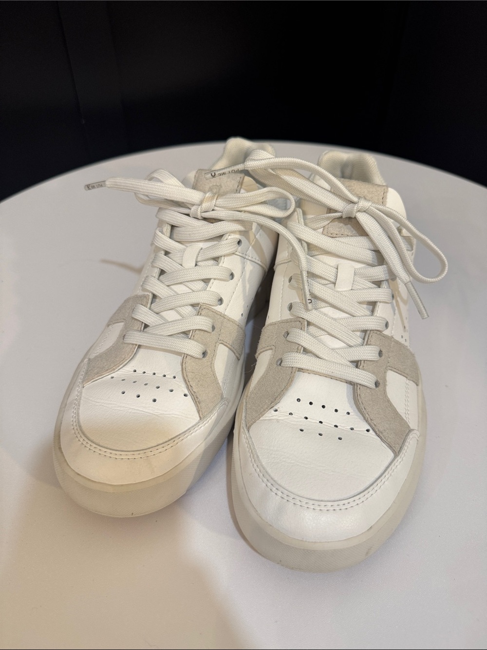 The Roger On Running White Sneakers with Light Beige Suede Accents